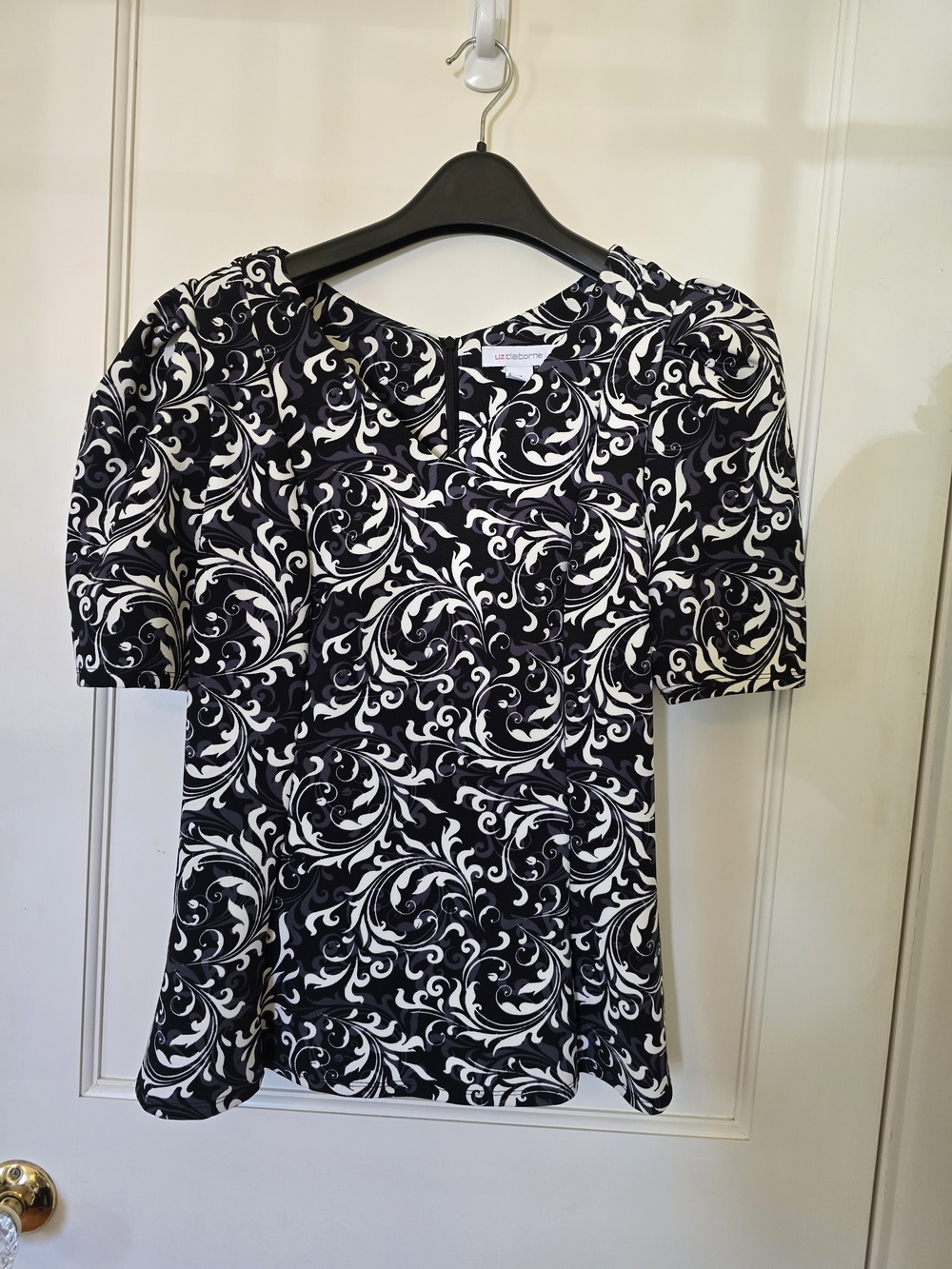 Liz Claiborne Black and White Scroll-Print Tunic MED
